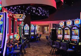 Tampilan meja live dealer profesional dan sportsbook 777singa di layar mobile